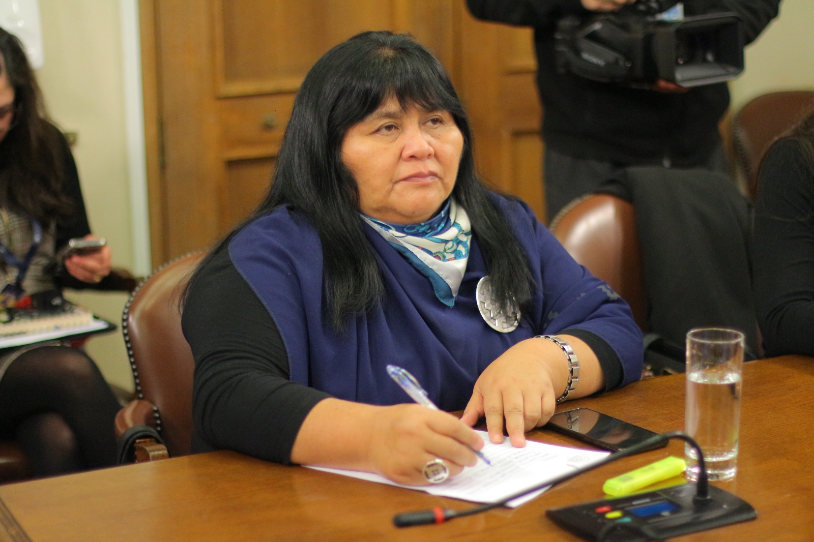 Diputada mapuche Emilia Nuyado acusa que anuncios del Presidente Boric en materia de becas Indígenas no respetan los compromisos adoptados en el parlamento