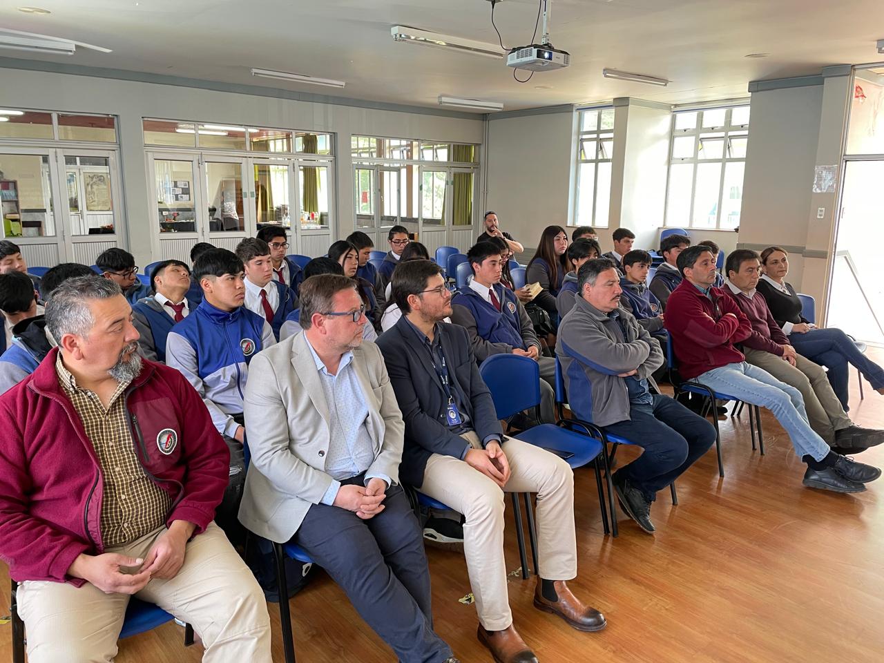 Saesa capacitó a alumnos del Liceo Industrial de Osorno en curso de domótica