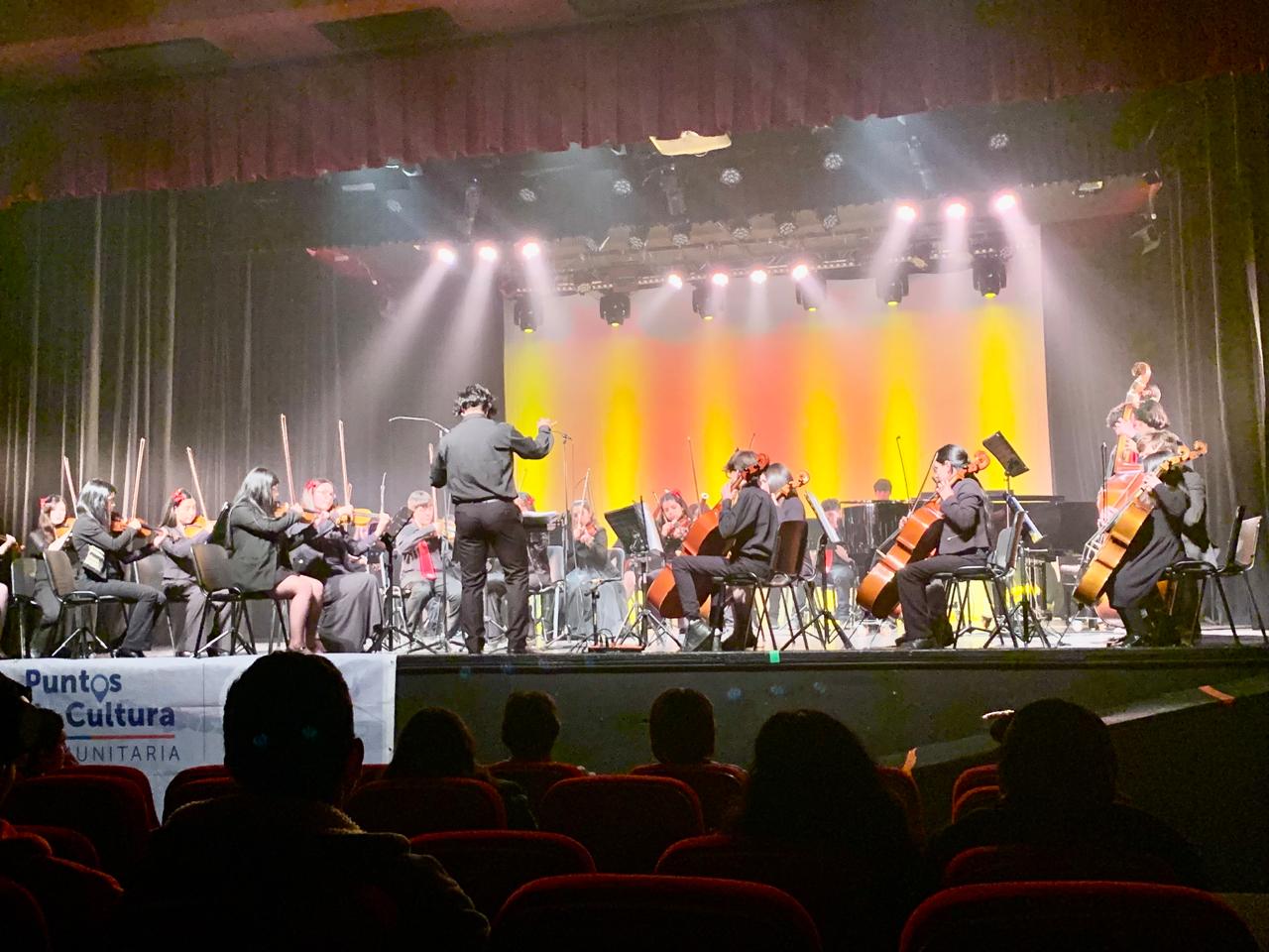 Impecable presentación de la Orquesta juvenil e infantil de Fresia junto al Ballet de las Naciones.