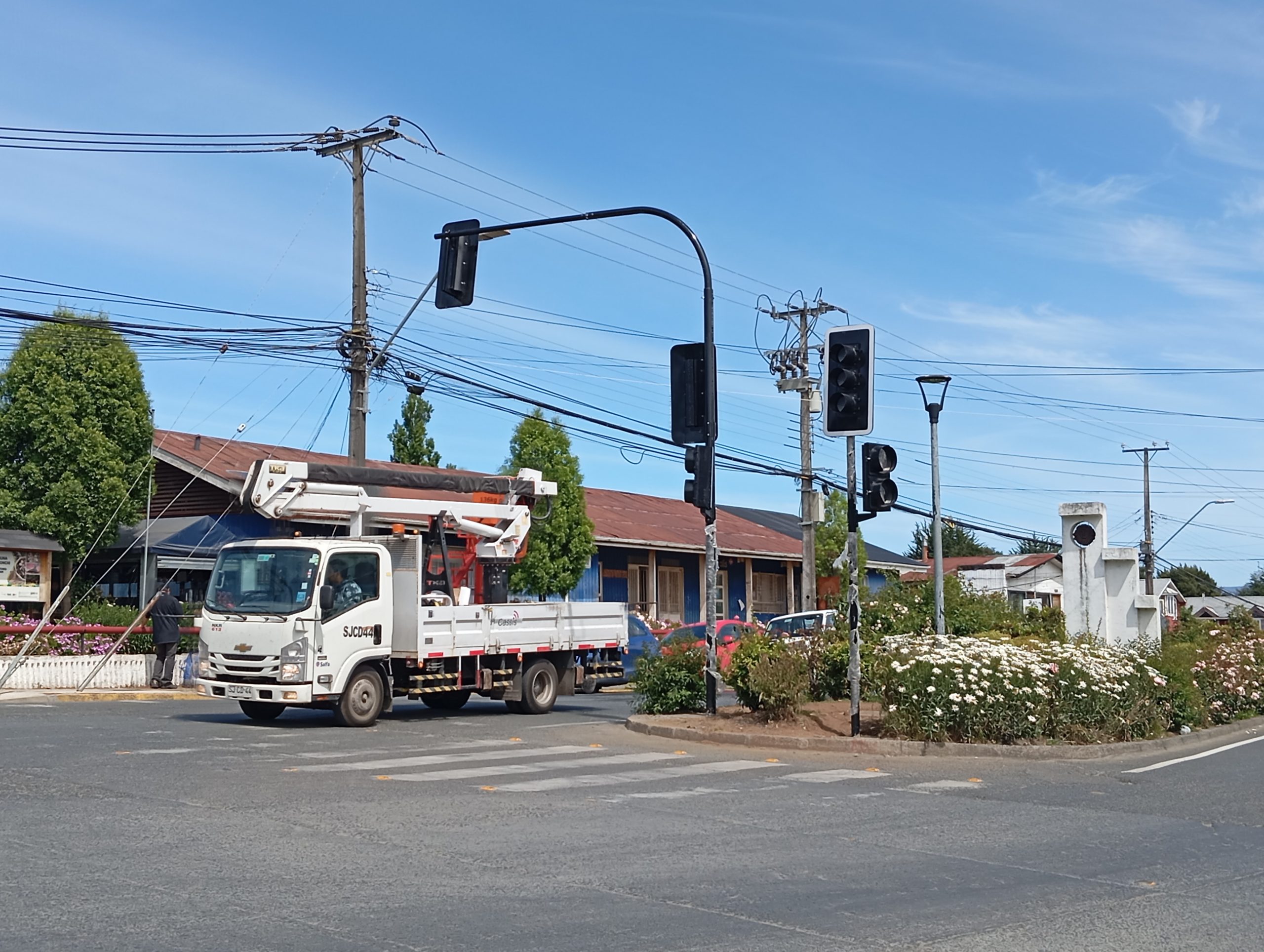 AVANZAN OBRAS DE SEMÁFORO EN CHONCHI