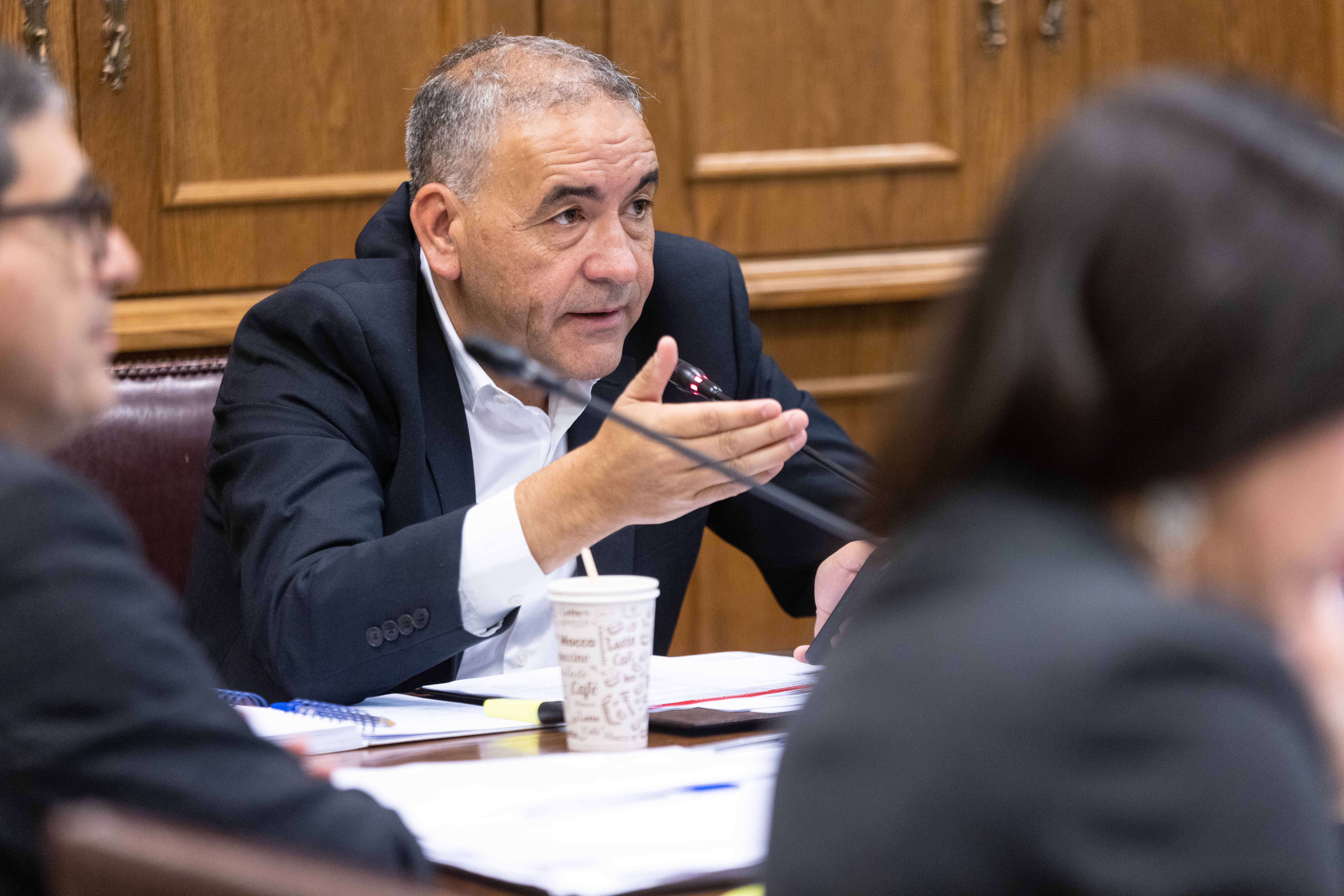 SENADOR FIDEL ESPINOZA POR OLA DE RENUNCIAS EN EL SECTOR PÚBLICO: “ES UN MECANISMO PARA EVITAR DESTITUCIONES E INHABILIDADES”