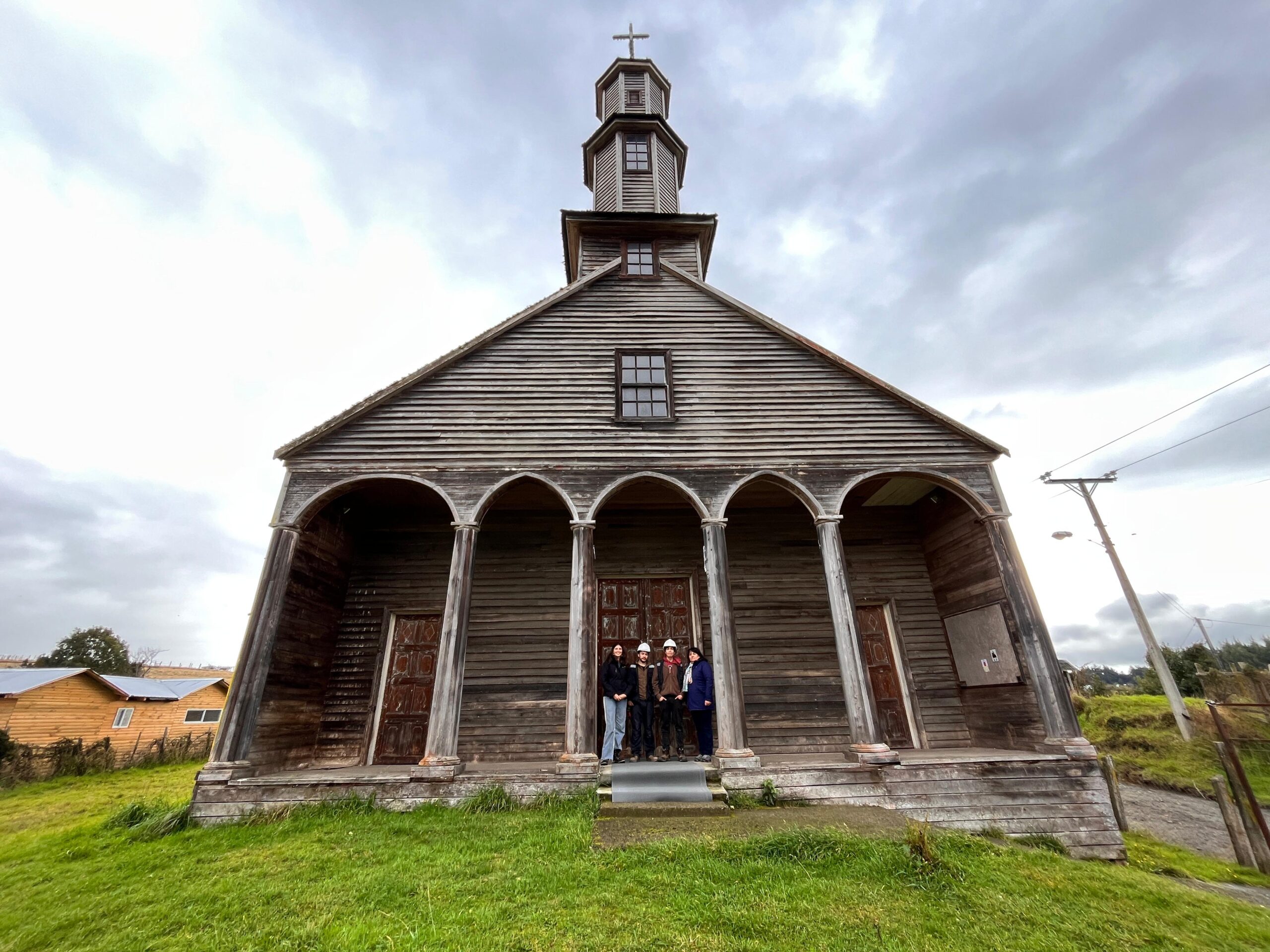 Saesa renovará instalación eléctrica de Iglesia Patrimonio de la Humanidad en Chonchi