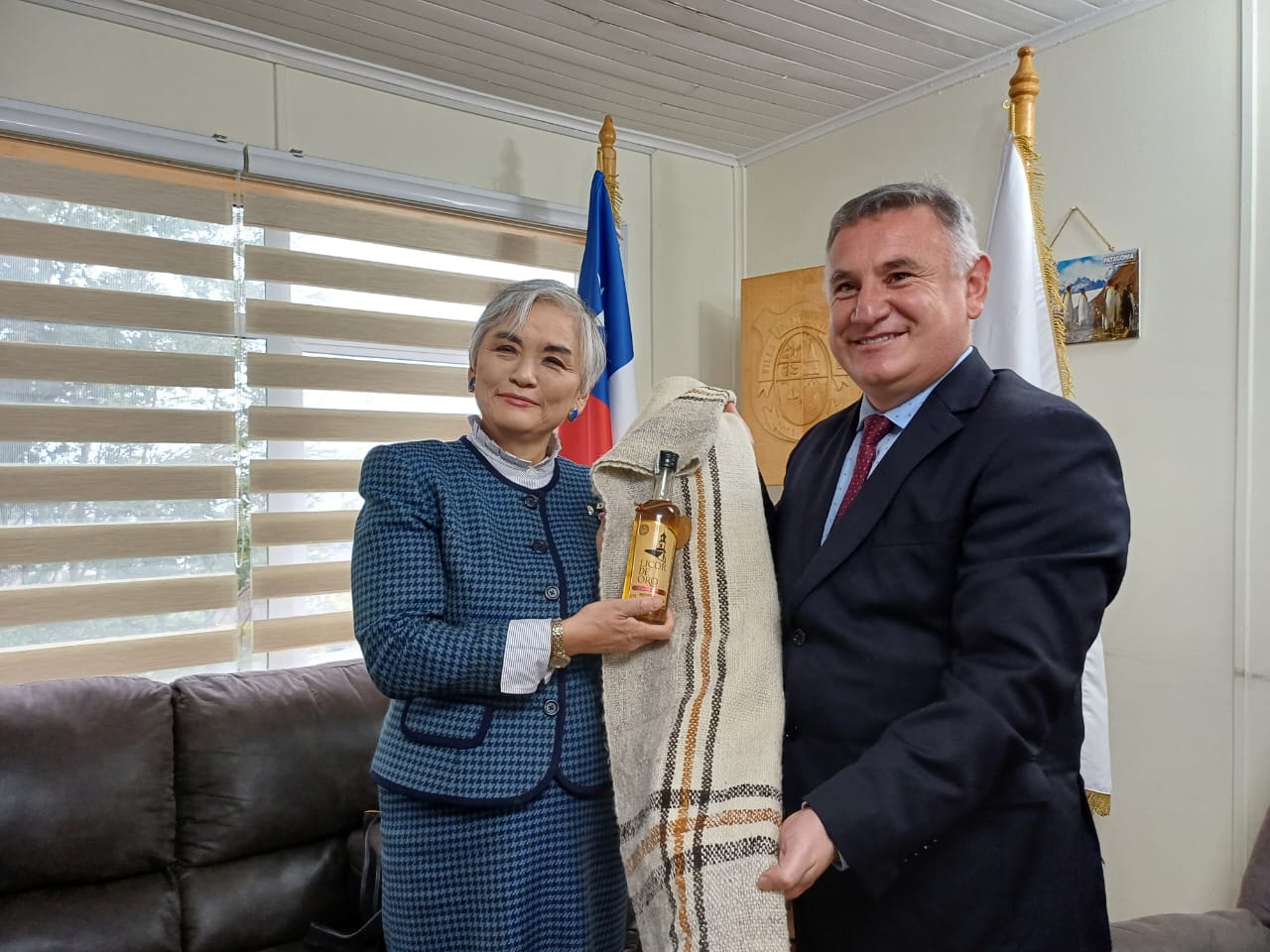 ALCALDE FERNANDO OYARZÚN MACÍAS SE REUNE CON EMBAJADORA DE JAPÓN EN CHILE
